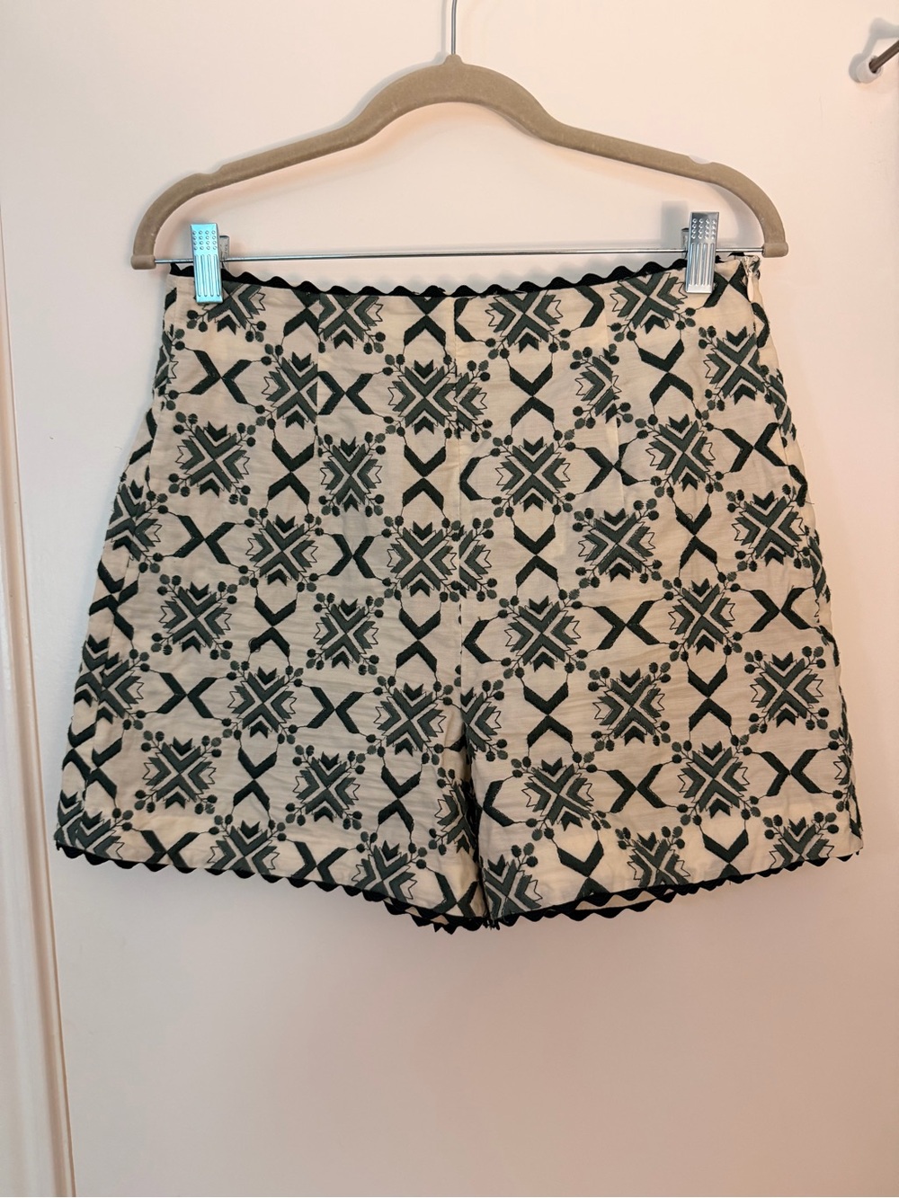 Zara Cream and Green High-Waist Patterned Shorts with Scallop Trim